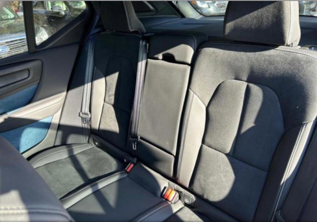 Used 2023 Volvo XC40 Recharge Ultimate image 19