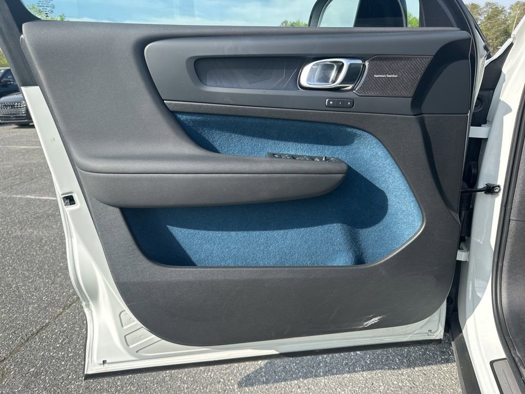 Used 2023 Volvo C40 P8 Recharge Ultimate image 26