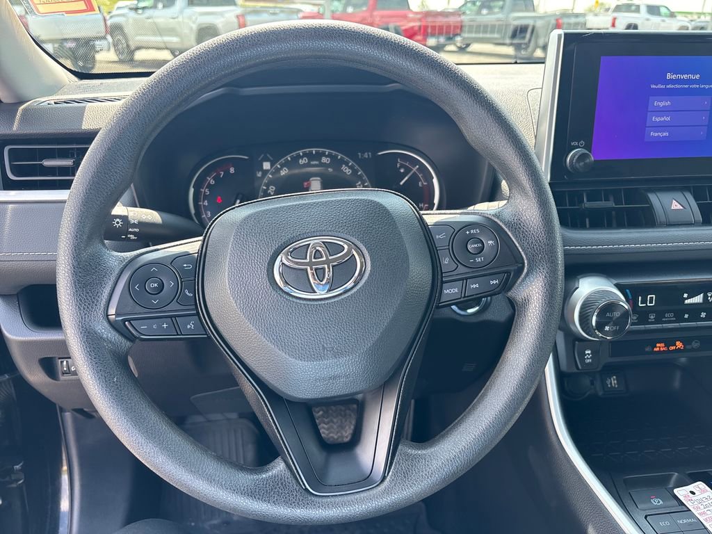 Used 2025 Toyota RAV4 XLE AWD/4WD image 16