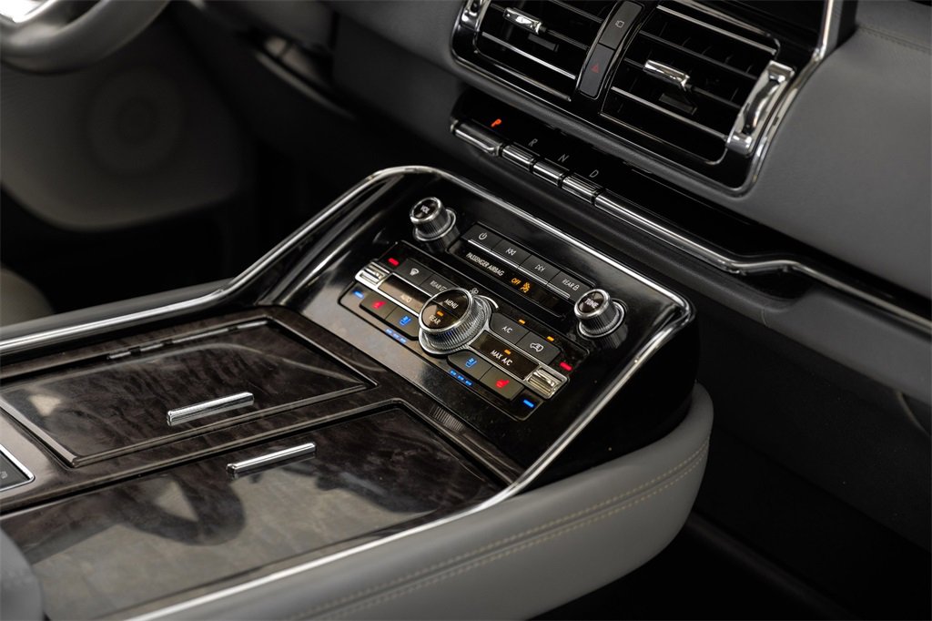 Used 2019 Lincoln Navigator Reserve image 25