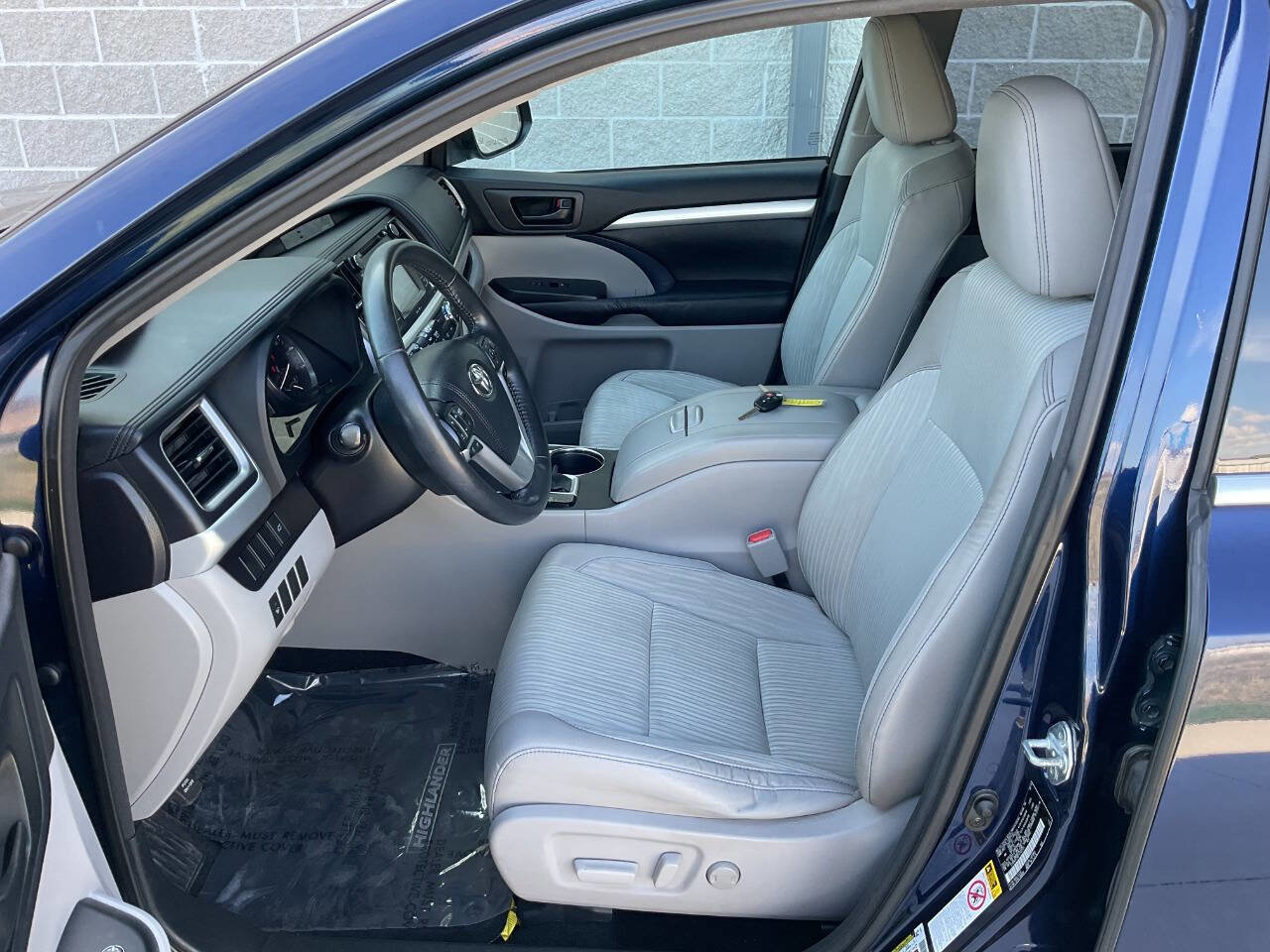 Used 2015 Toyota Highlander Plus AWD/4WD image 13