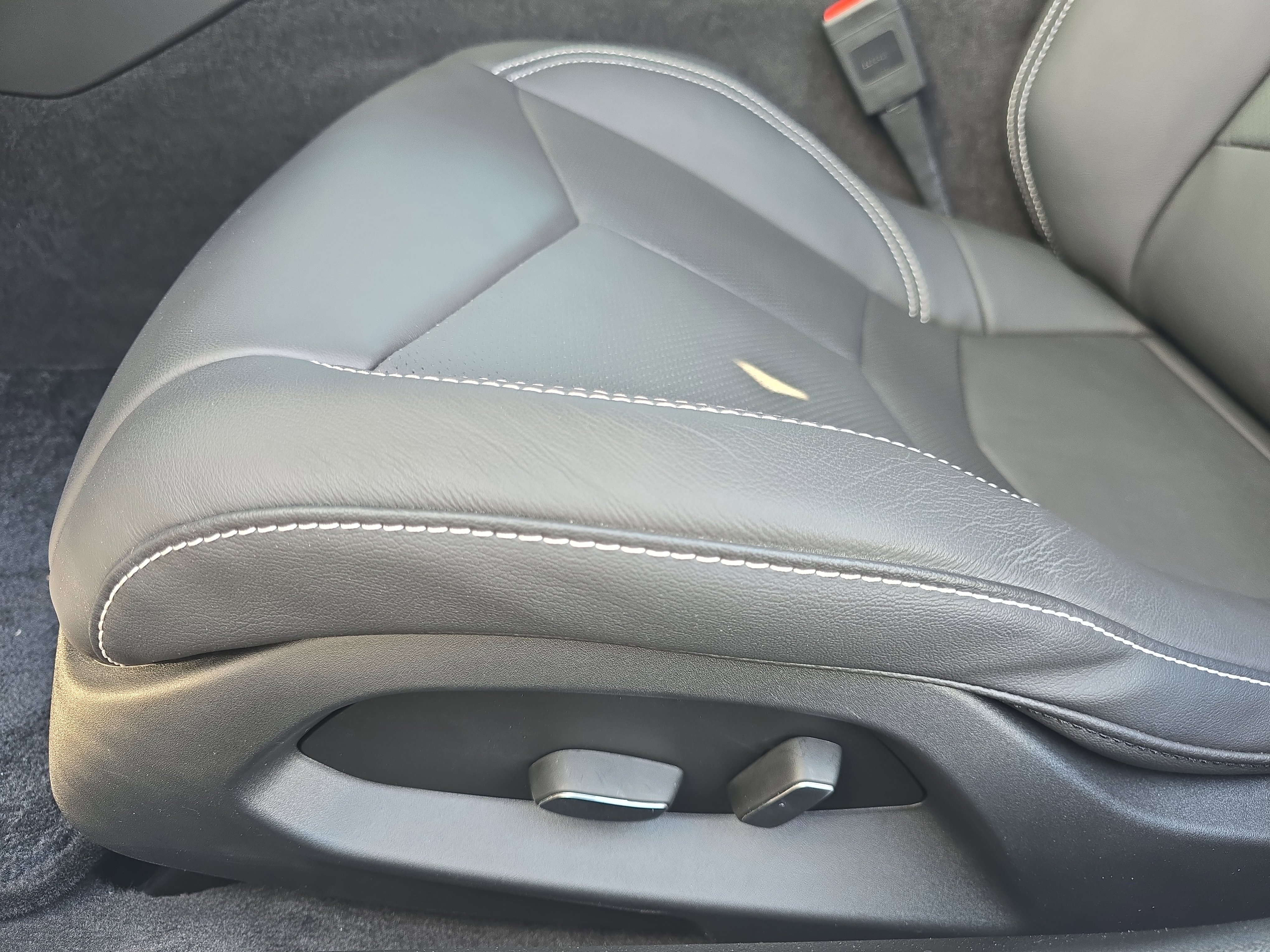 Used 2025 Chevrolet Corvette Stingray Coupe w/ Z51 Performance Package image 27