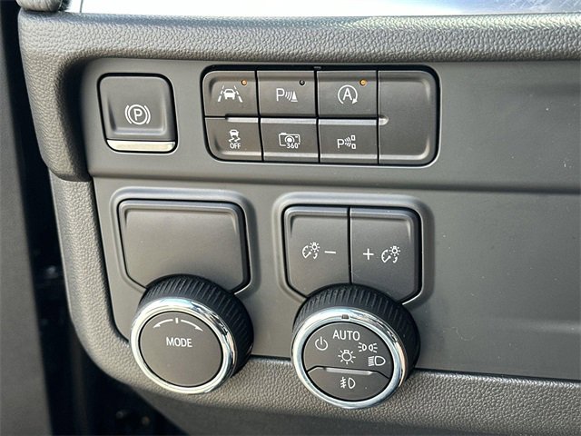 Used 2025 Chevrolet Tahoe RST image 17