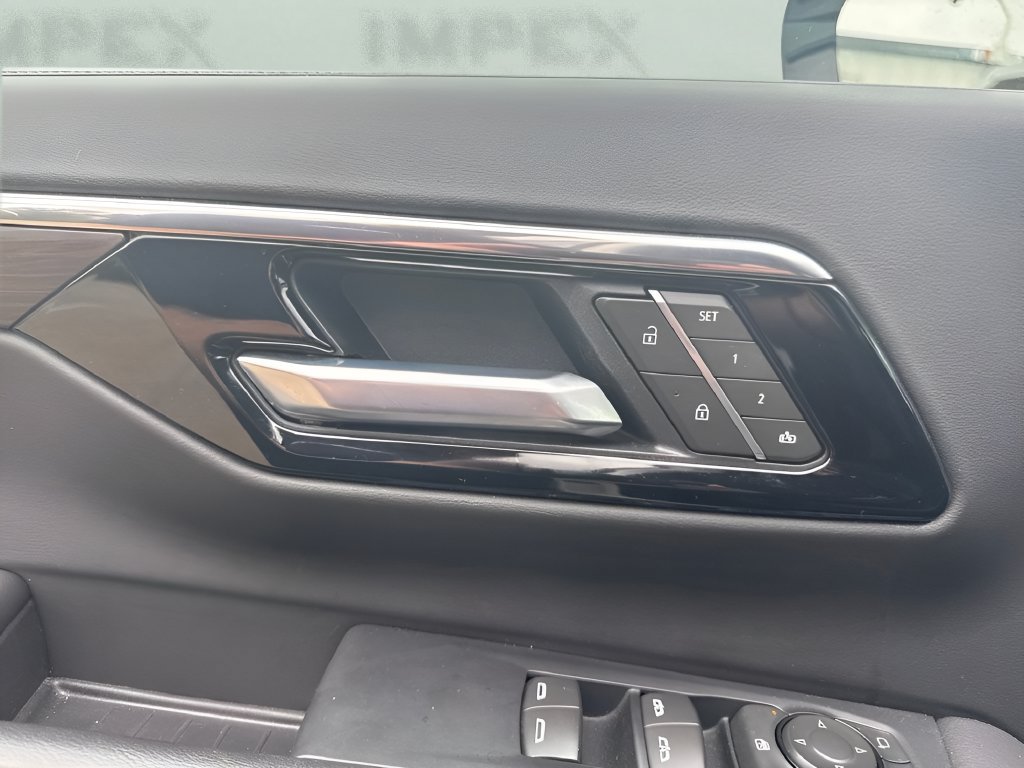 Used 2025 Chevrolet Tahoe LT AWD/4WD image 11