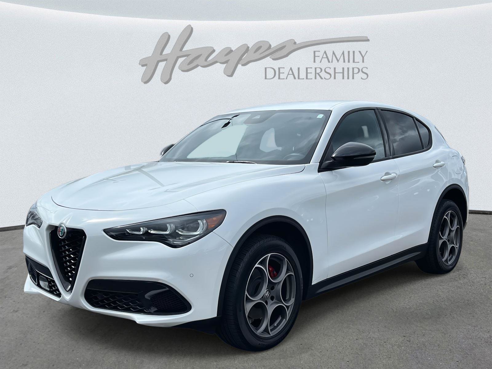 Used 2024 Alfa Romeo Stelvio Sprint image 40