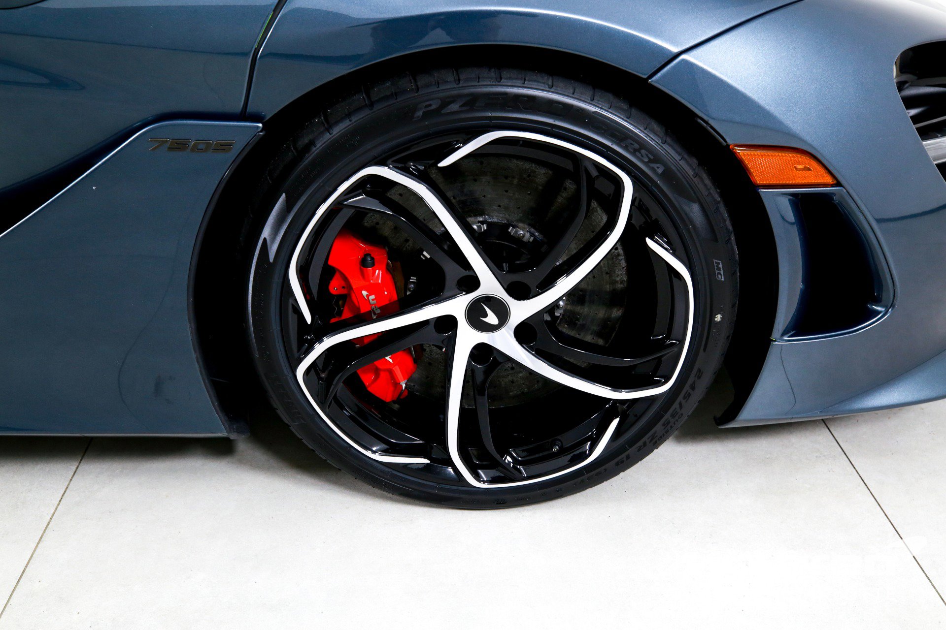 Used 2025 McLaren 750S image 24