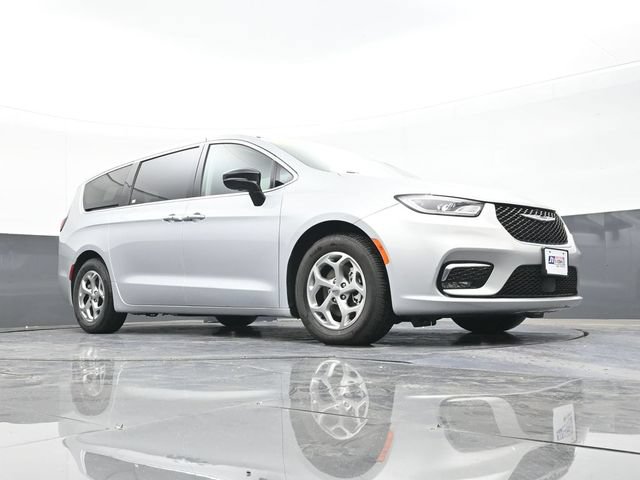Used 2024 Chrysler Pacifica Limited FWD image 48