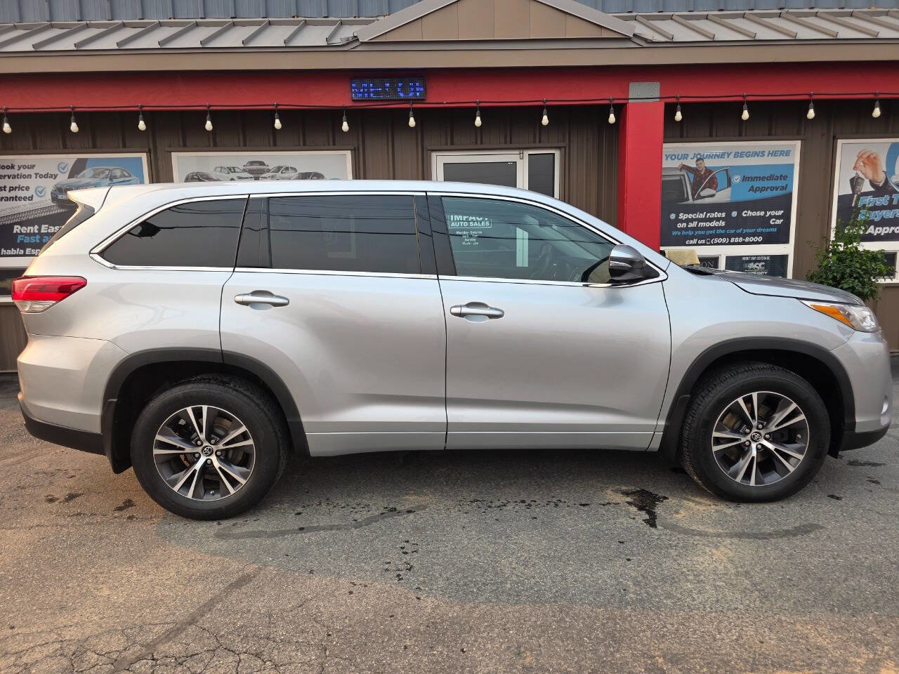 Used 2018 Toyota Highlander AWD V6 image 16