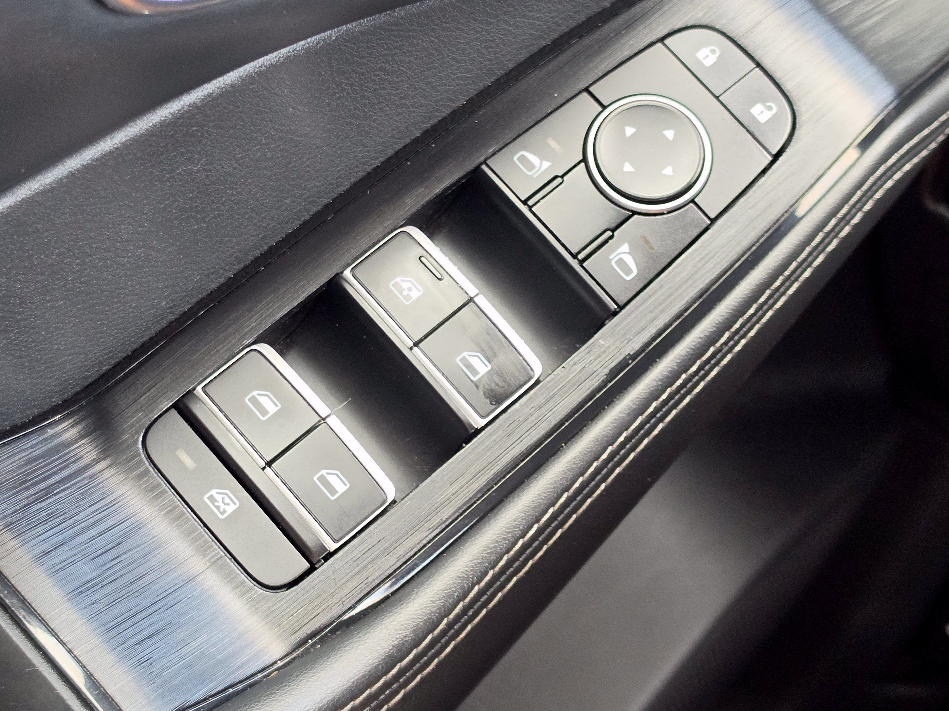 Used 2021 Nissan Rogue SL FWD image 12