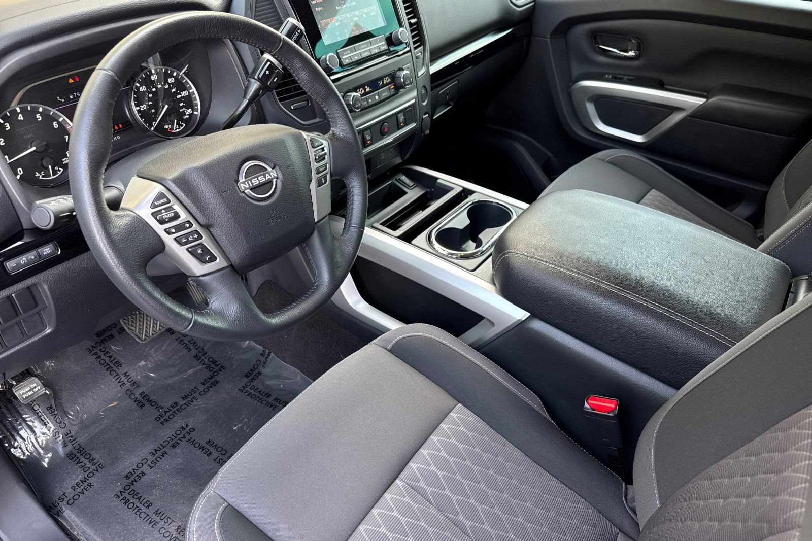 Used 2024 Nissan Titan SV w/ SV Convenience Package RWD image 7