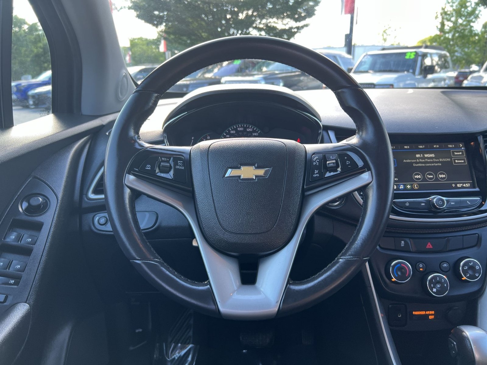 Used 2019 Chevrolet Trax LT w/ LT Convenience Package FWD image 16
