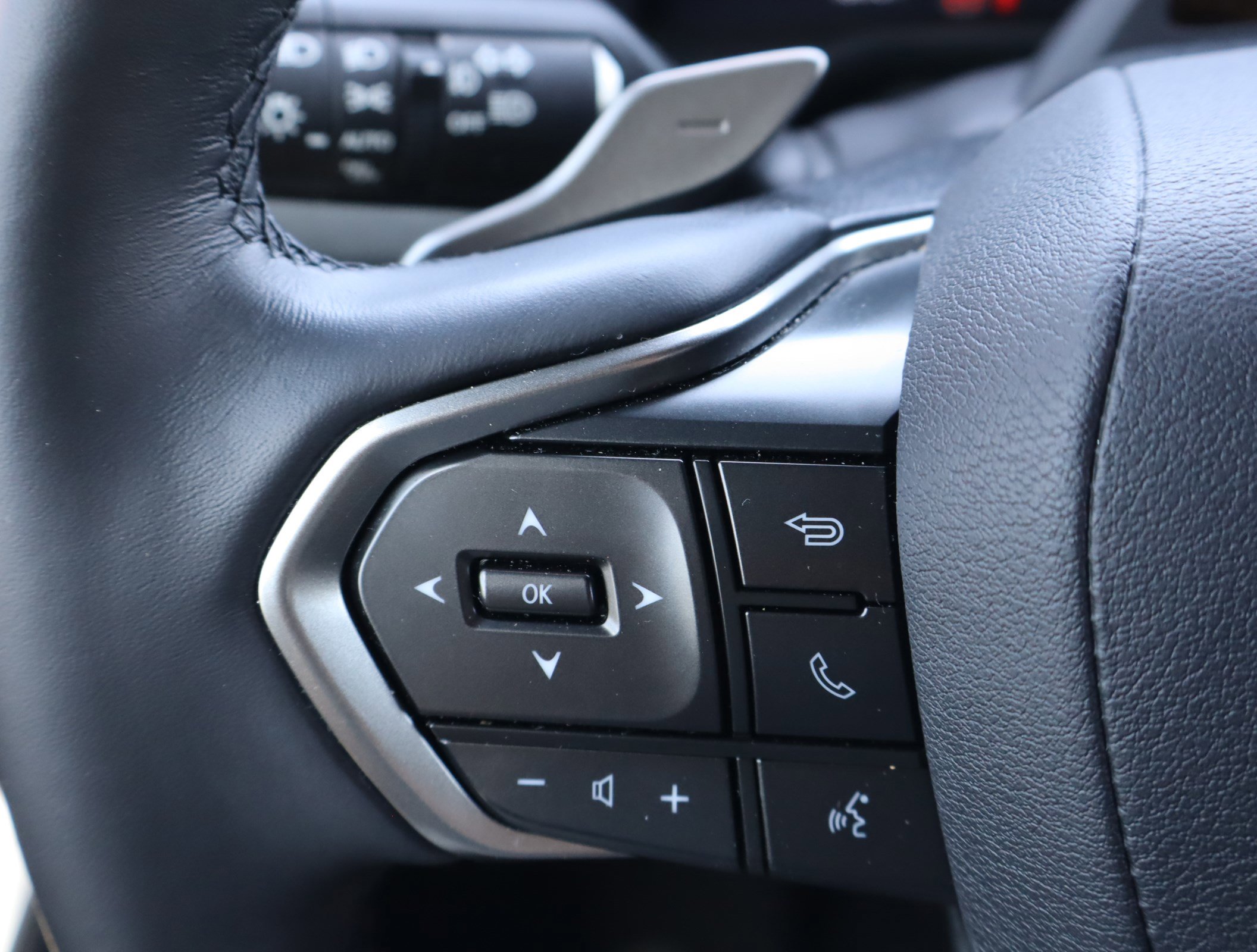 Used 2025 Lexus GX 550 w/ Accessory Package (2T) AWD/4WD image 17