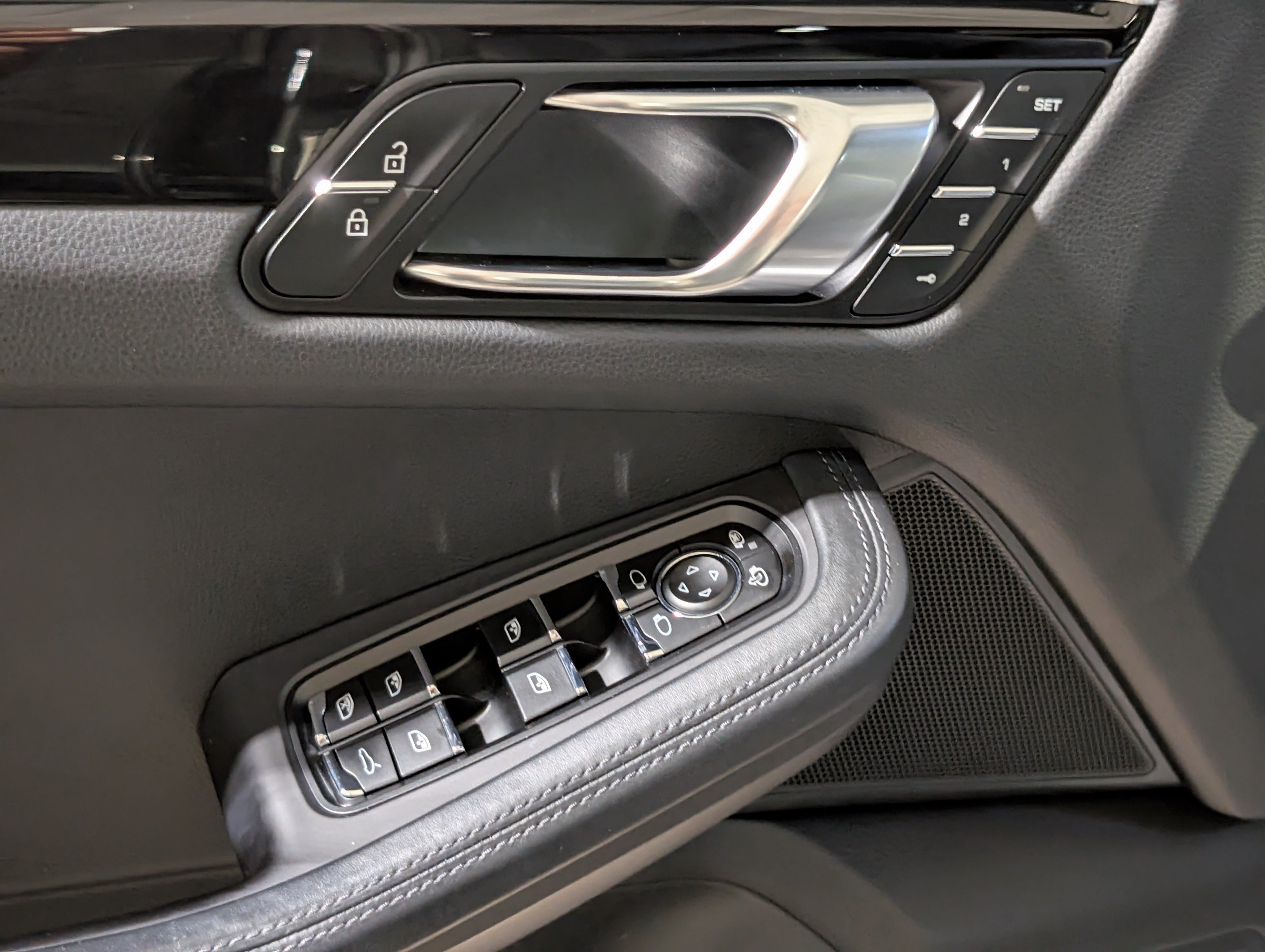 Certified 2021 Porsche Macan S AWD/4WD image 21