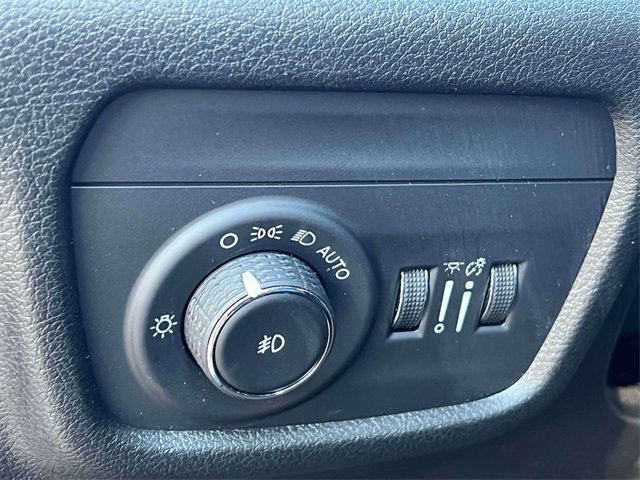 Used 2022 Jeep Grand Cherokee L Limited w/ Black Appearance Package image 20