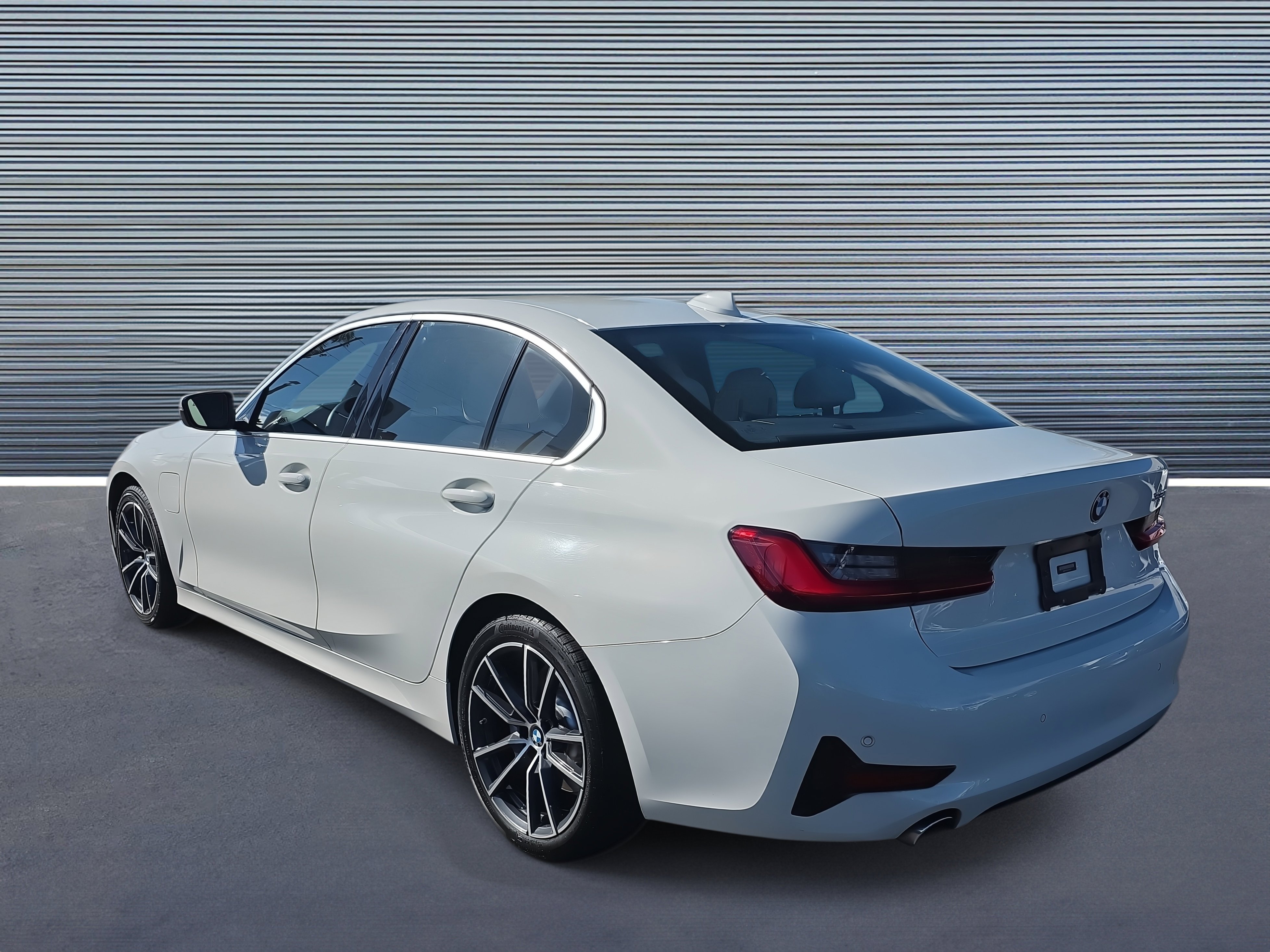 Used 2021 BMW 330e w/ Convenience Package image 4