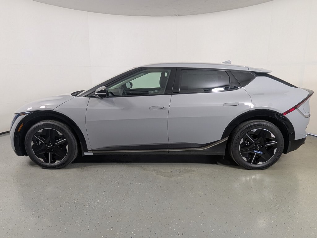 New 2026 Kia EV6 Wind RWD image 4
