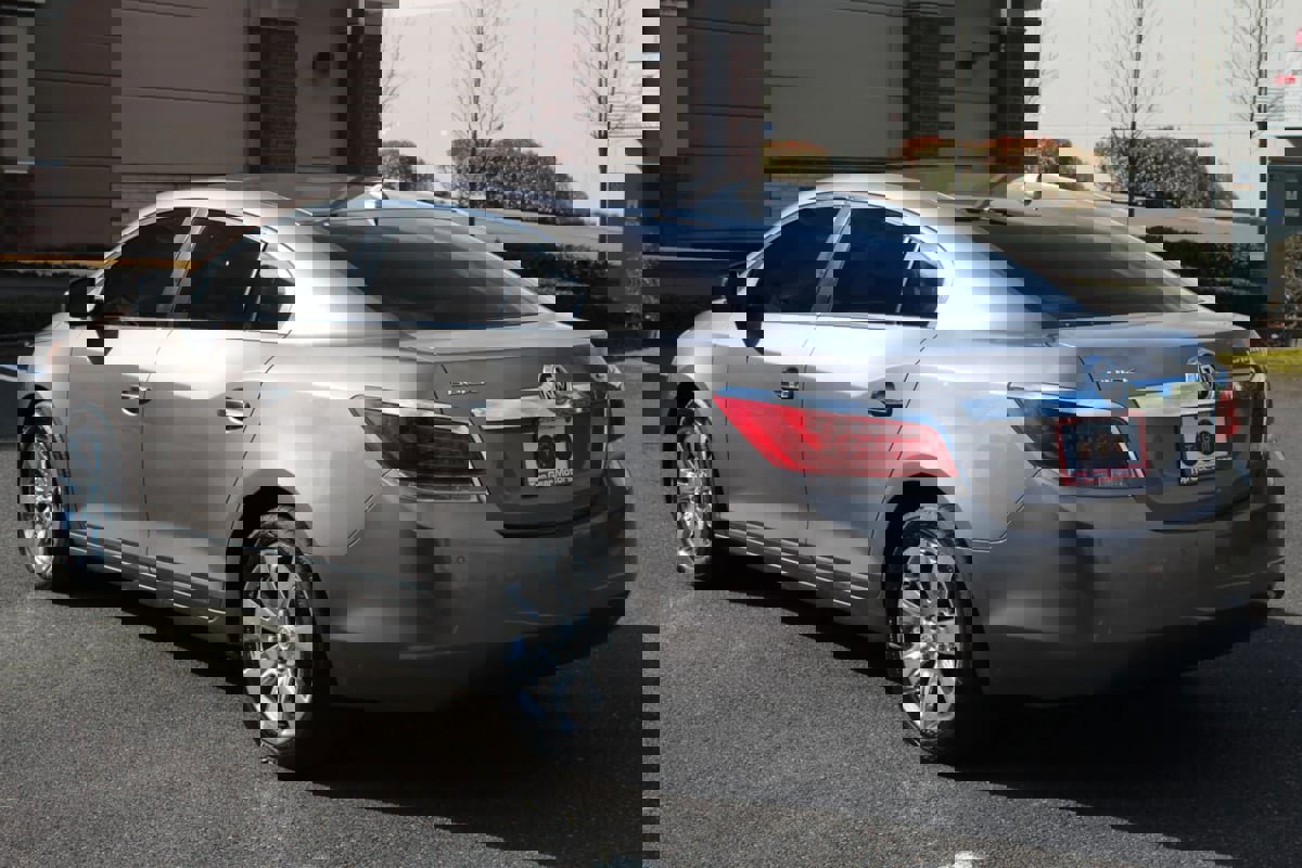 Used 2010 Buick LaCrosse CXL w/ Luxury Package FWD image 3