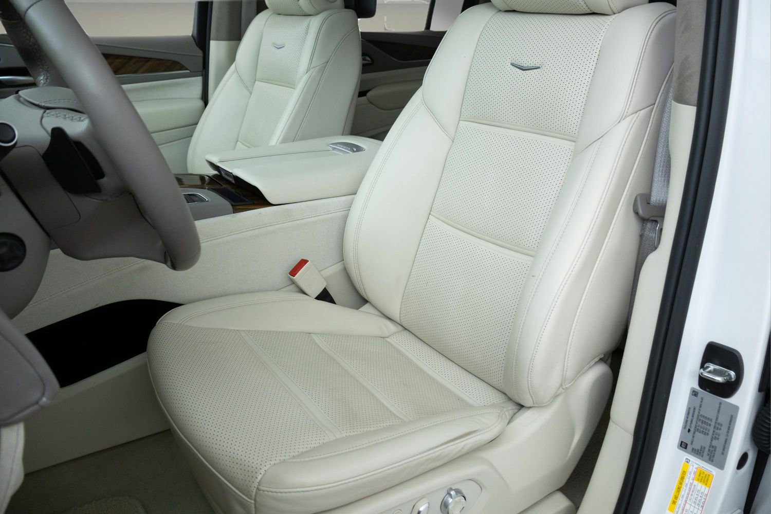 Used 2024 Cadillac Escalade ESV Sport Platinum w/ Heavy-Duty Trailer Package AWD/4WD image 13