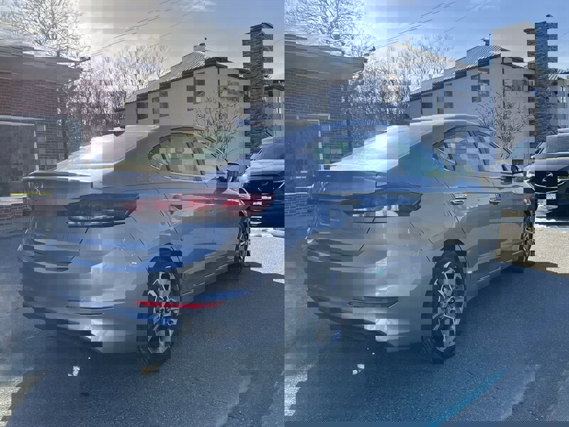 Used 2017 Hyundai Elantra Limited image 5