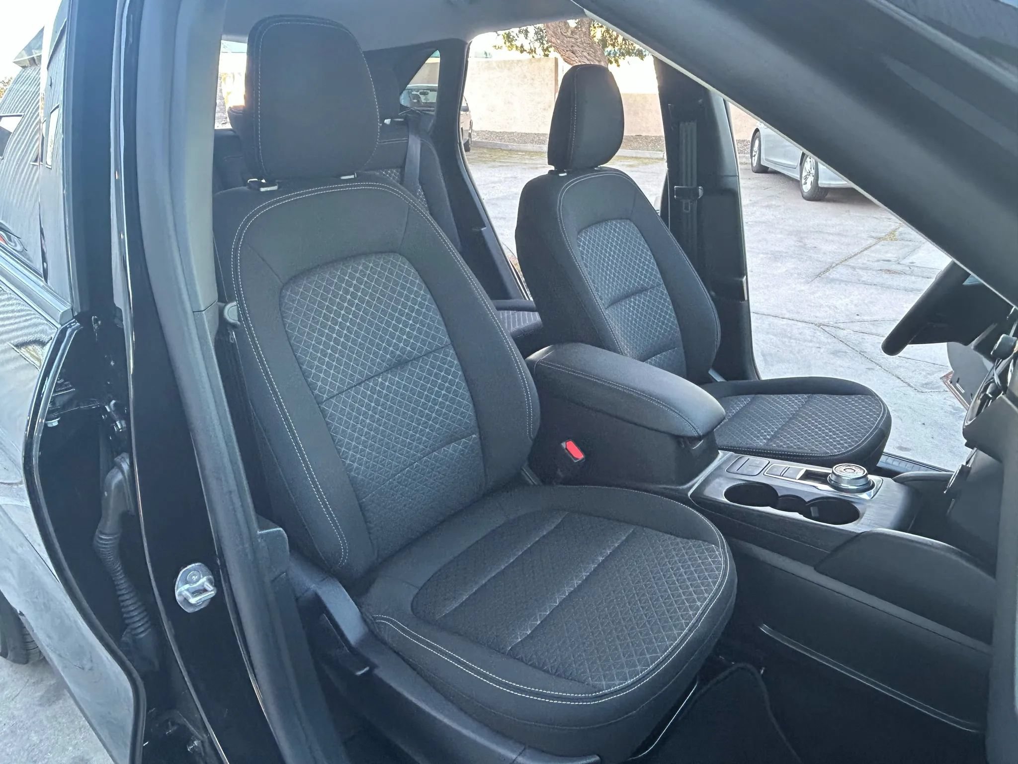 Used 2025 Ford Escape Active AWD/4WD image 22