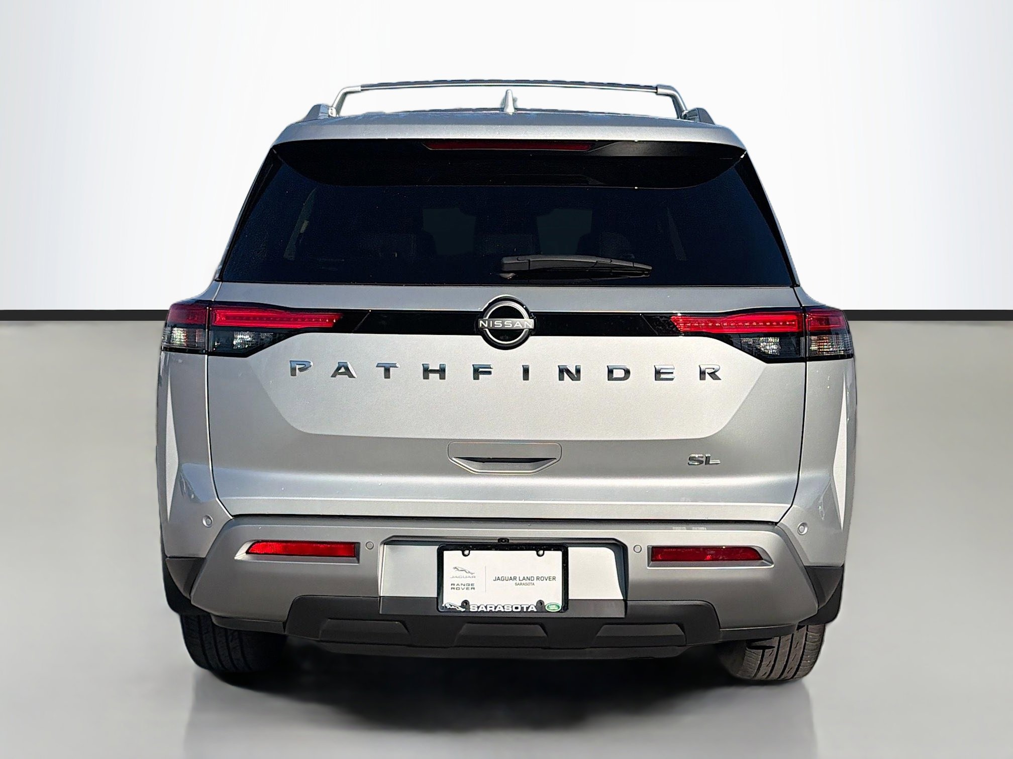 Used 2025 Nissan Pathfinder SL FWD image 4