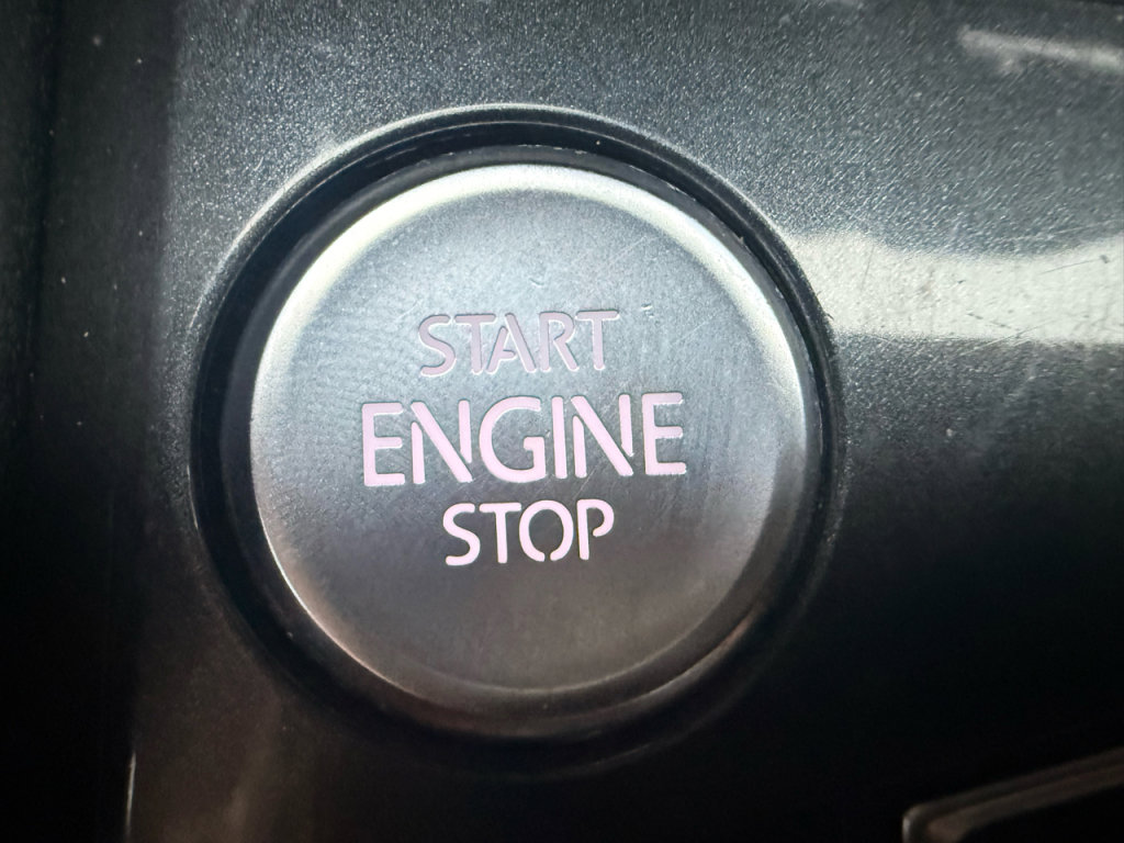 Used 2018 Volkswagen Tiguan SEL Premium image 24