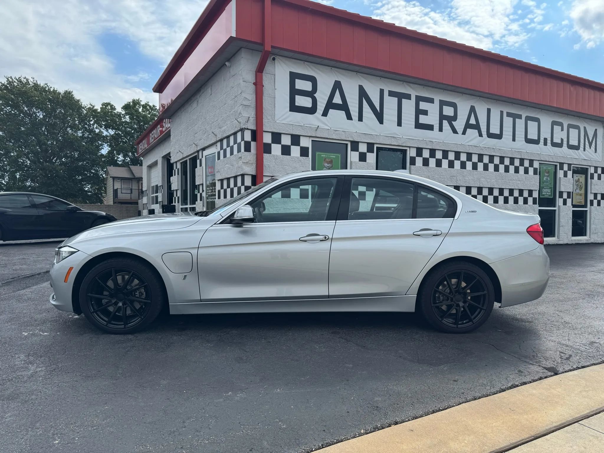 Used 2017 BMW 330e image 2