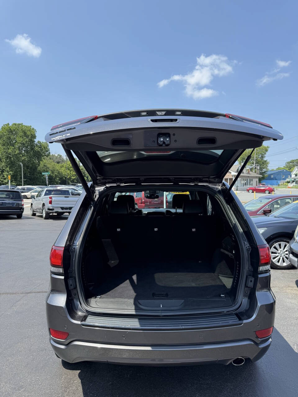 Used 2018 Jeep Grand Cherokee Altitude AWD/4WD image 15