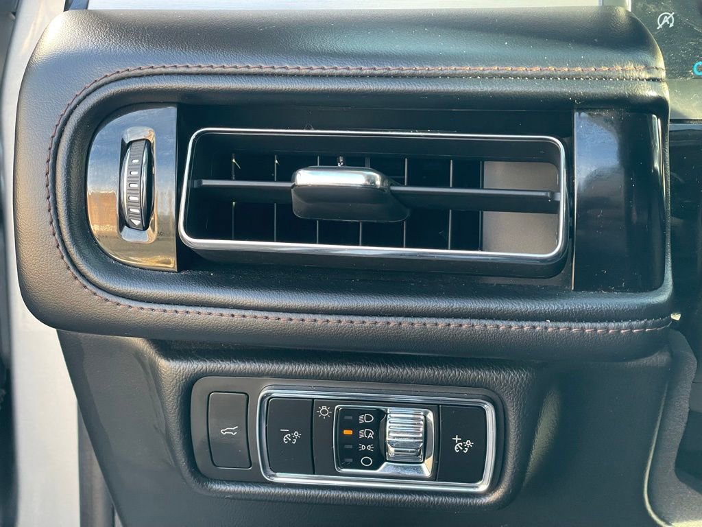 Used 2023 Lincoln Aviator AWD w/ Premium Package image 13