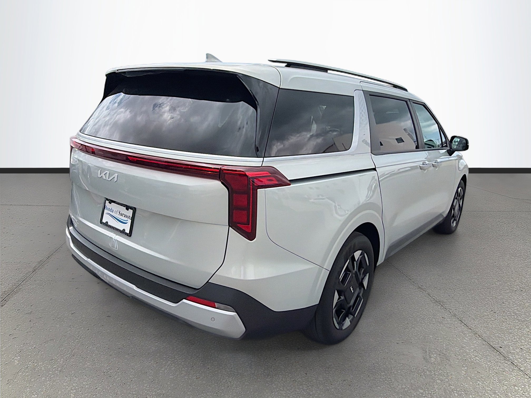 Used 2025 Kia Carnival EX image 5