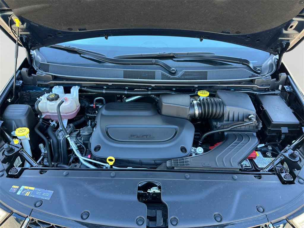 Used 2023 Chrysler Pacifica Touring-L image 9