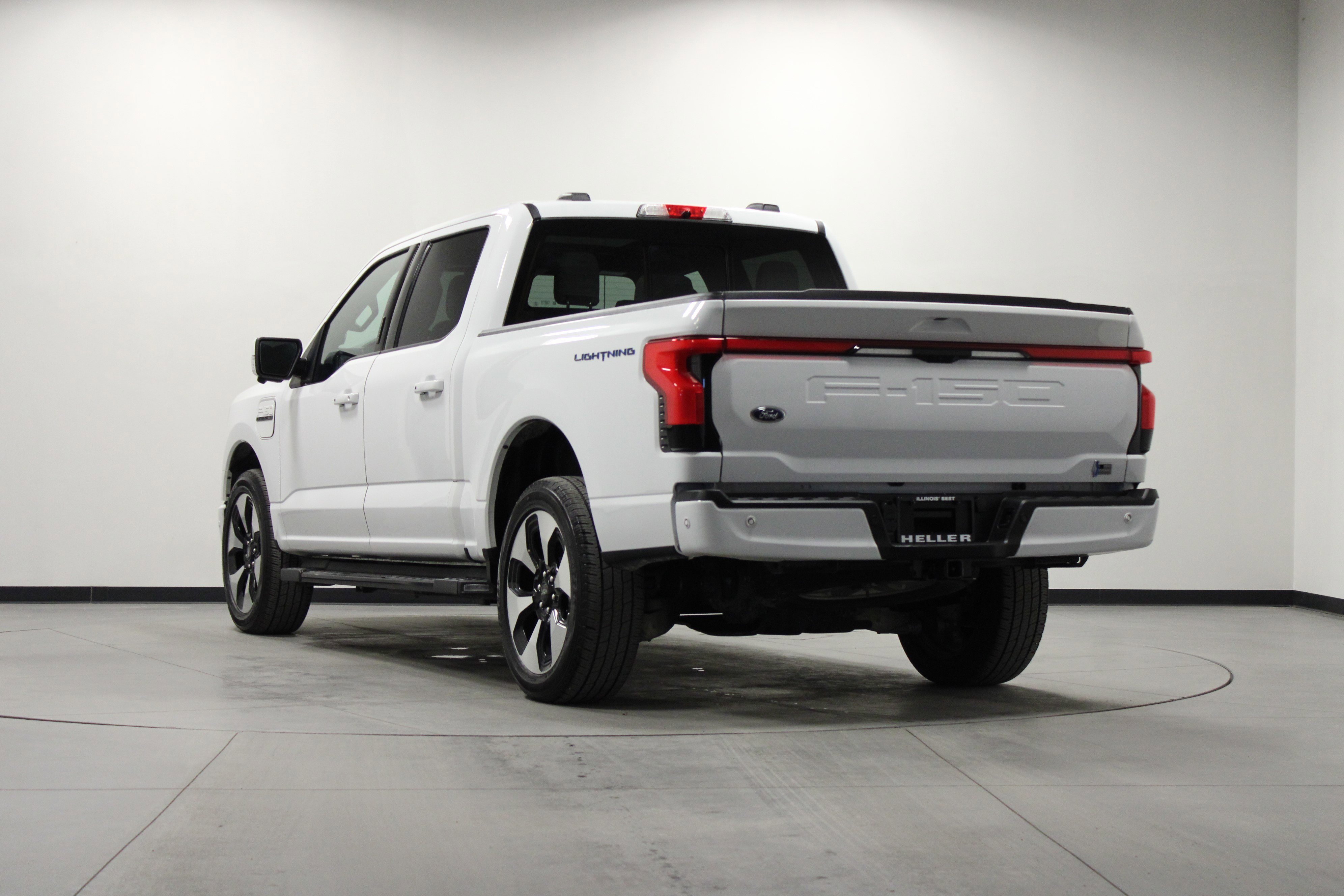 Used 2023 Ford F150 Lightning Platinum image 6