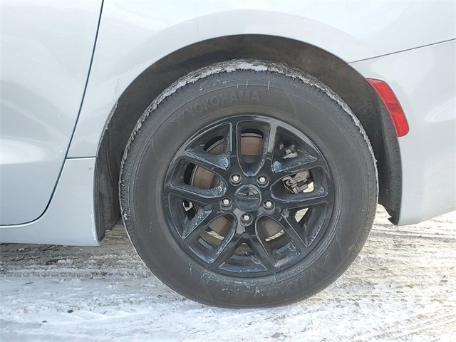 Used 2024 Chrysler Pacifica Touring-L image 31