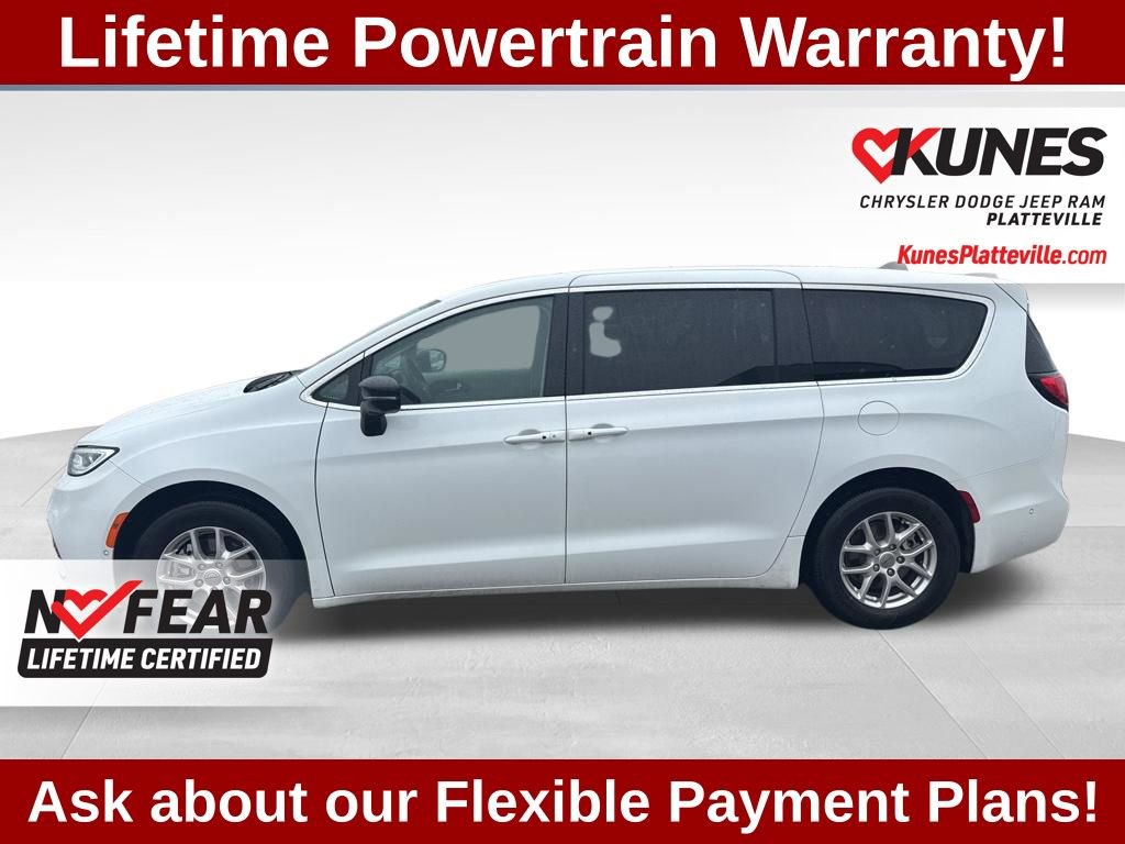 Used 2024 Chrysler Pacifica Touring-L image 8