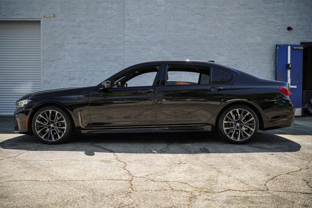 Used 2022 BMW 740i w/ M Sport Package RWD image 10