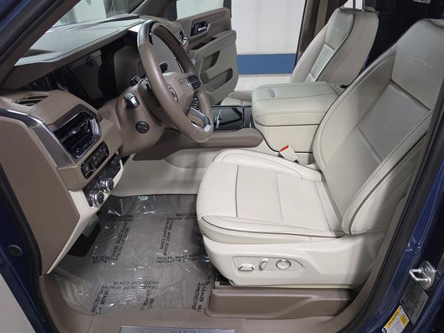 Certified 2025 GMC Yukon XL Denali w/ Advanced Technology Package AWD/4WD image 15