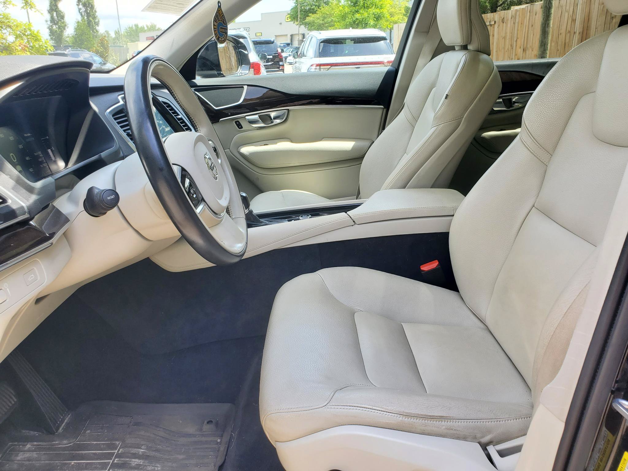 Used 2019 Volvo XC90 T5 Momentum AWD/4WD image 14
