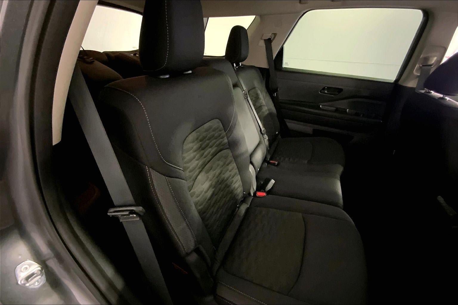 Used 2025 Nissan Pathfinder SV AWD/4WD image 21
