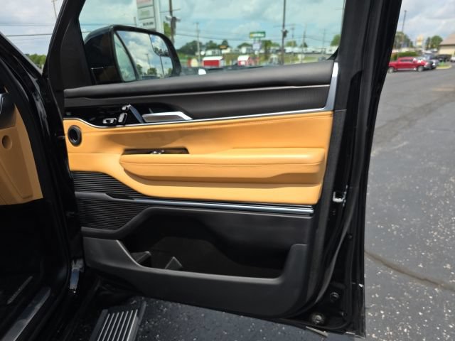 Used 2025 Jeep Grand Wagoneer Series III w/ Rear Seat Video Group 1 AWD/4WD image 36