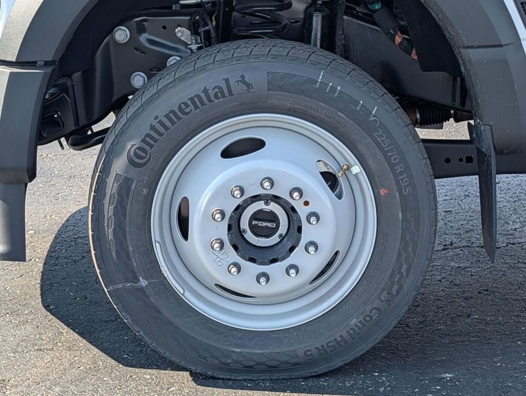 New 2025 Ford F550 4x4 Crew Cab Super Duty image 13