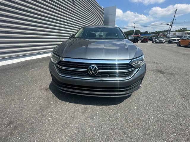 Used 2024 Volkswagen Jetta SE FWD image 2