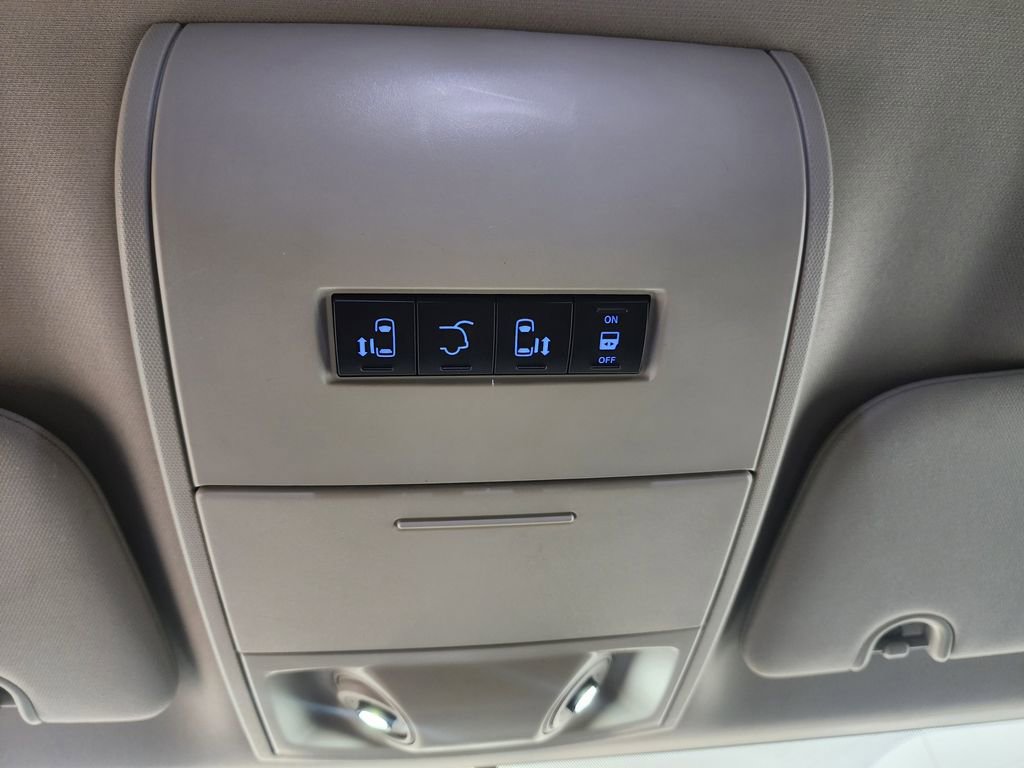 Used 2014 Chrysler Town & Country Touring image 20
