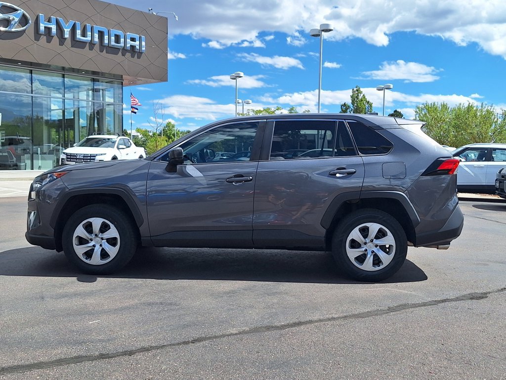 Used 2022 Toyota RAV4 LE w/ Carpet Mat Package (TMS) AWD/4WD image 6