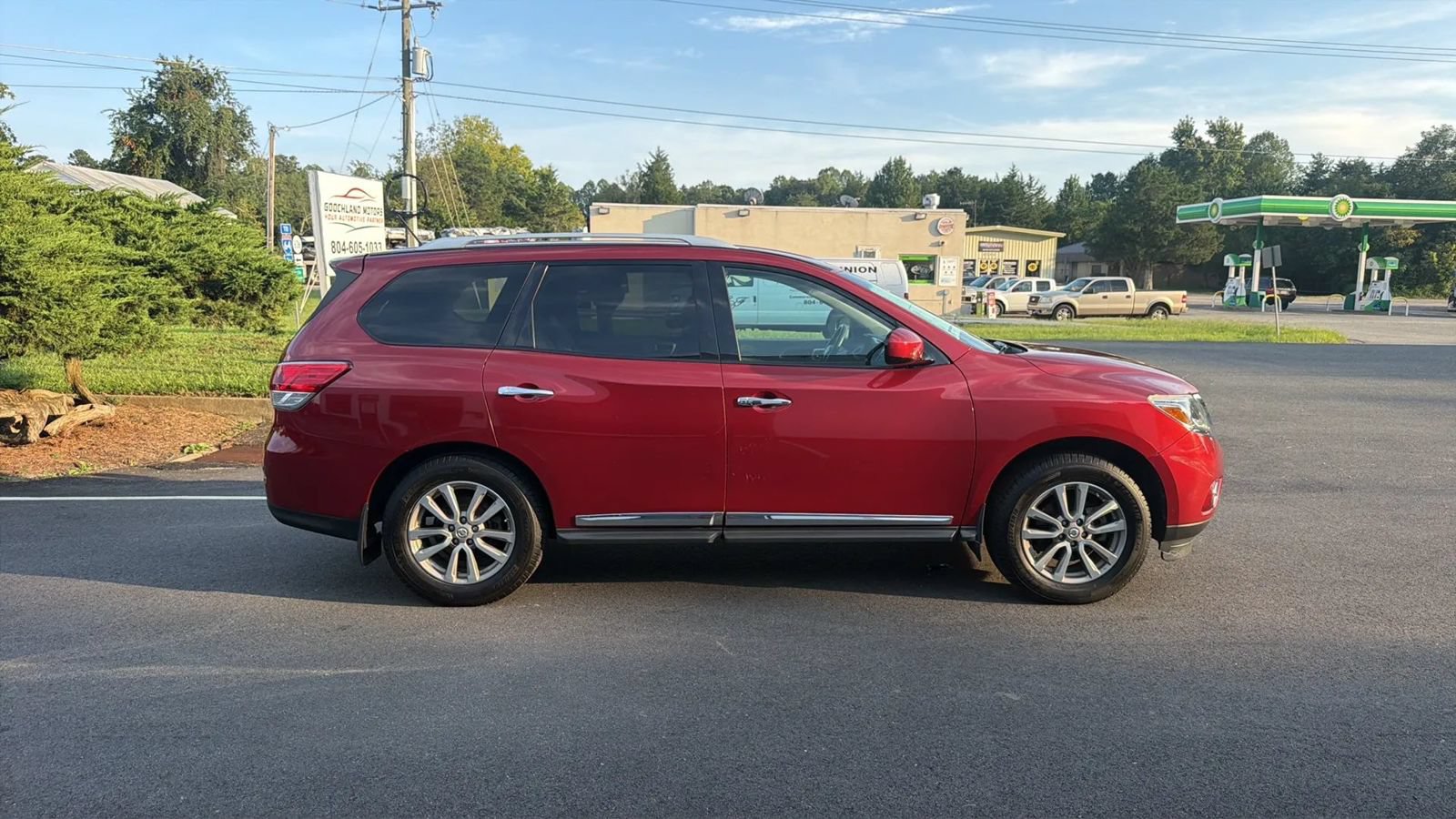 Used 2014 Nissan Pathfinder SL w/ SL Tech Package AWD/4WD image 8