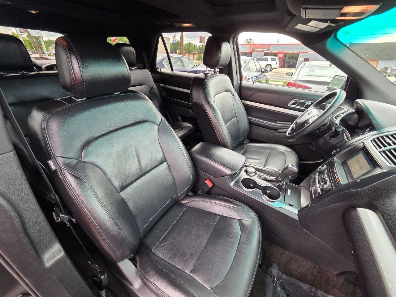 Used 2017 Ford Explorer XLT w/ Equipment Group 202A image 21