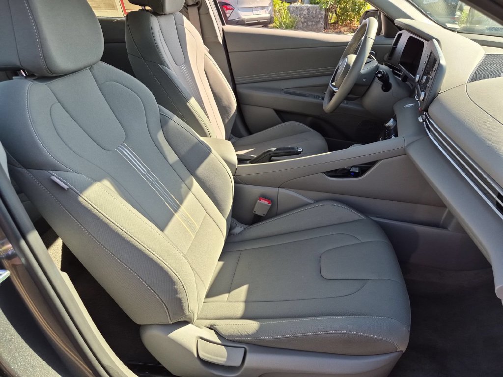 Used 2026 Hyundai Elantra Sport FWD image 31