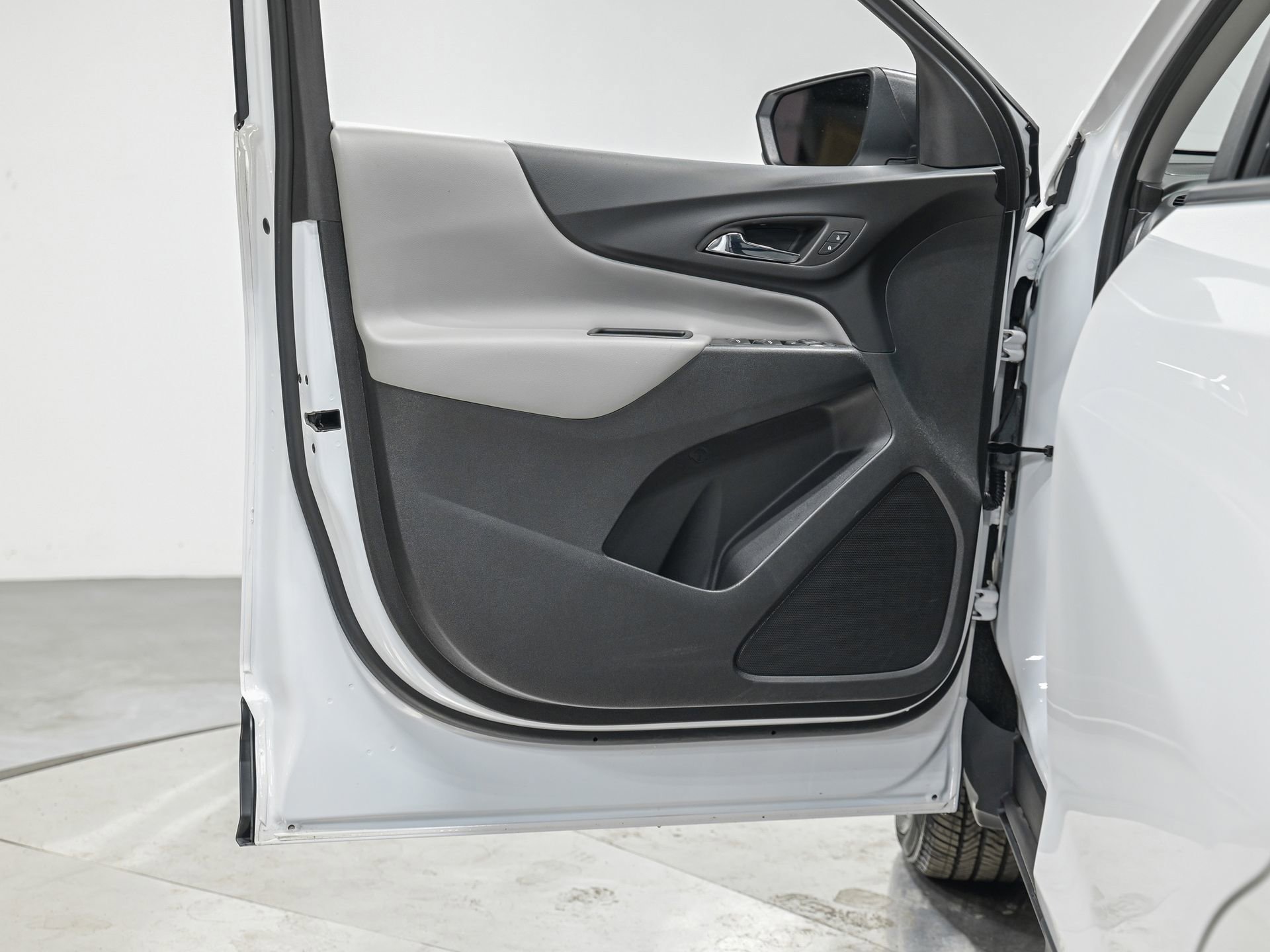 Used 2023 Chevrolet Equinox LS w/ LS Convenience Package image 14