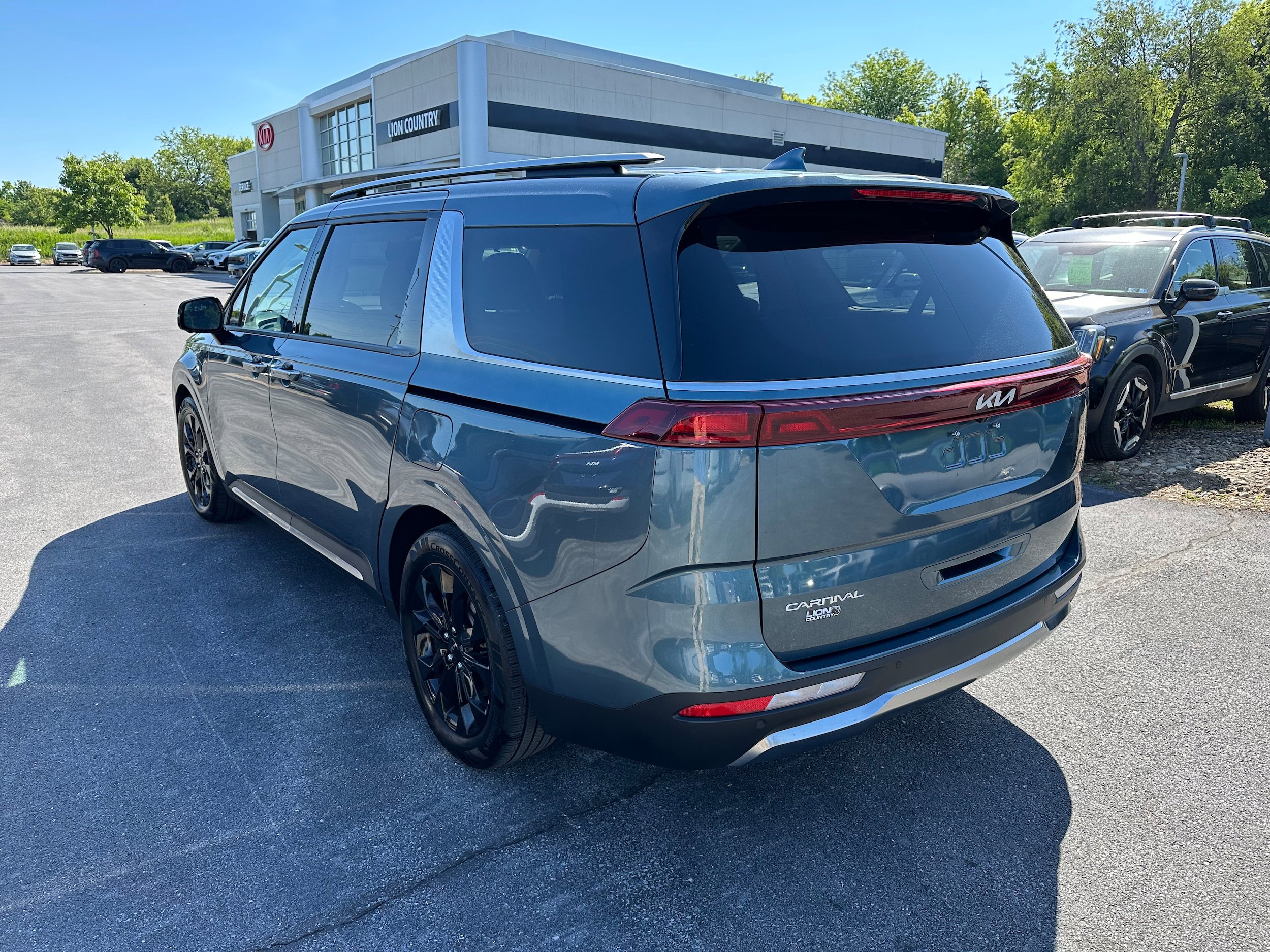 Used 2024 Kia Carnival SX FWD image 7