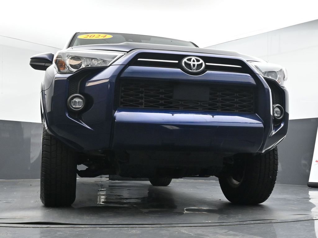 Used 2024 Toyota 4Runner SR5 AWD/4WD image 33
