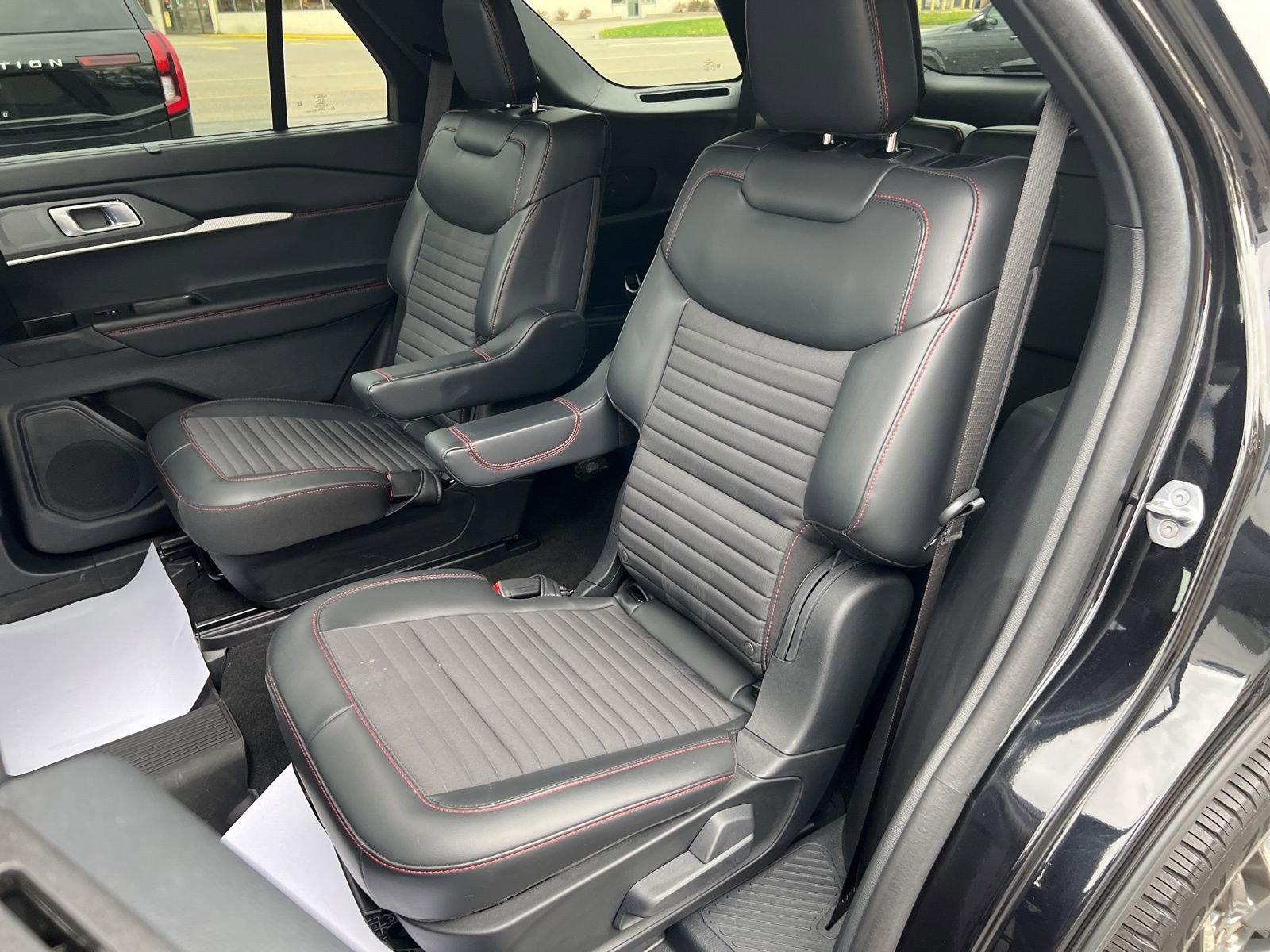 Used 2025 Ford Explorer ST-Line w/ Premium Package AWD/4WD image 43
